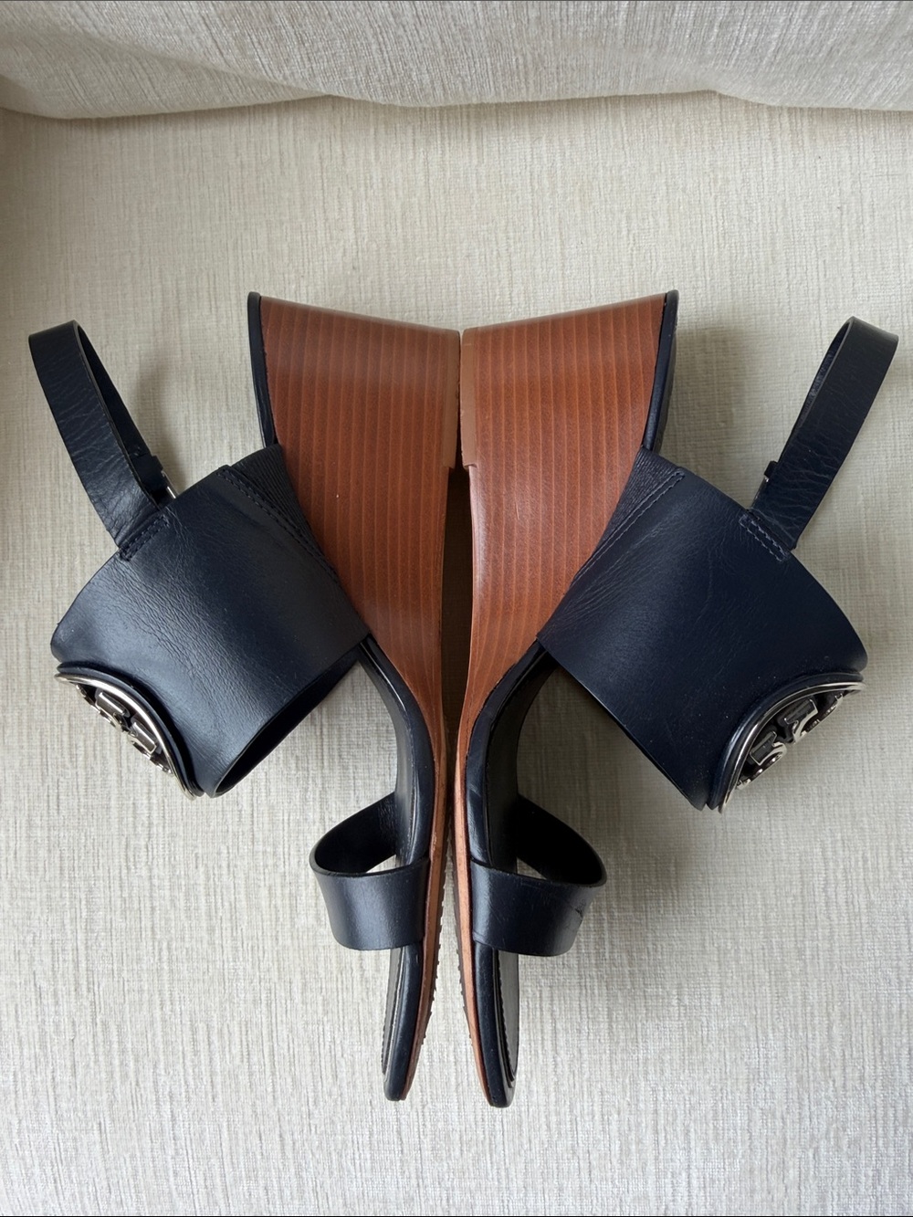 Tory Burch Navy Blue Leather Silver Logo Slingback Wedge Sandals. Size 9, READ - Picture 3 of 6
